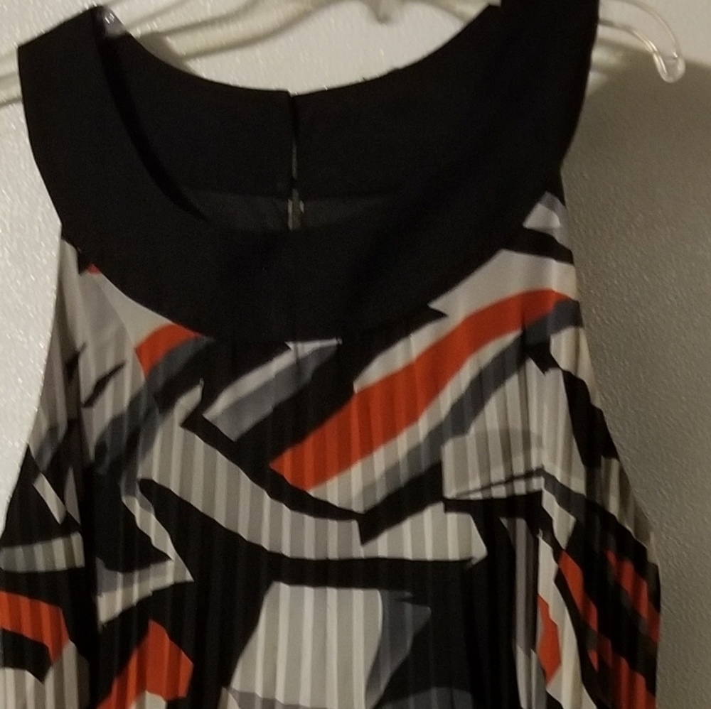 Pleated sleevless dress